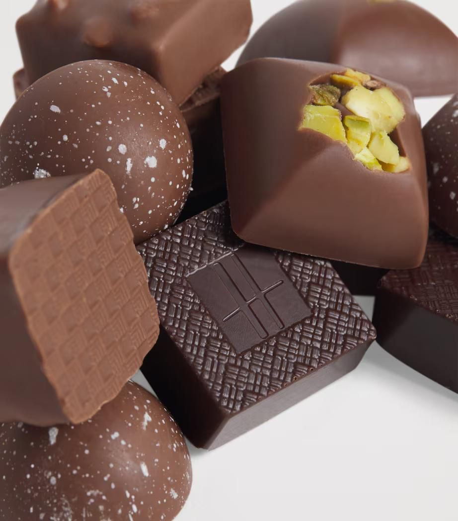 مجموعة شوكولاتة الكراميل والمكسرات (15 قطعة)-‏Caramel & Nut Chocolate 15-Piece Collection (125g)