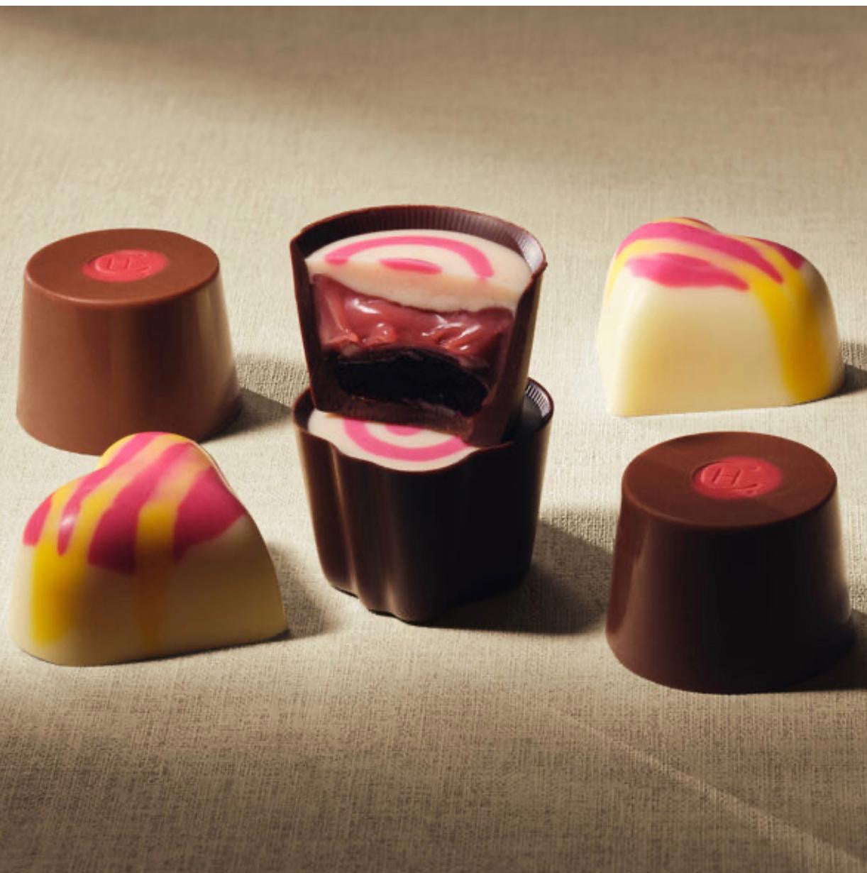 صندوق شوكولاتة الفواكه الفاخر (18 قطعة)؛ Exuberantly Fruity Chocolate Box 18-Piece