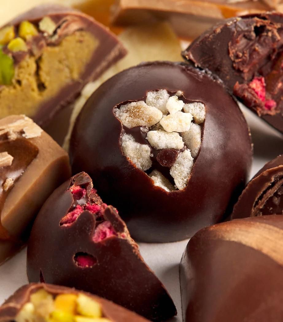 صندوق مجموعة الشوكولاتة المشكلة (24 قطعة)-‏Mixed 24-Piece Chocolate Collection Box