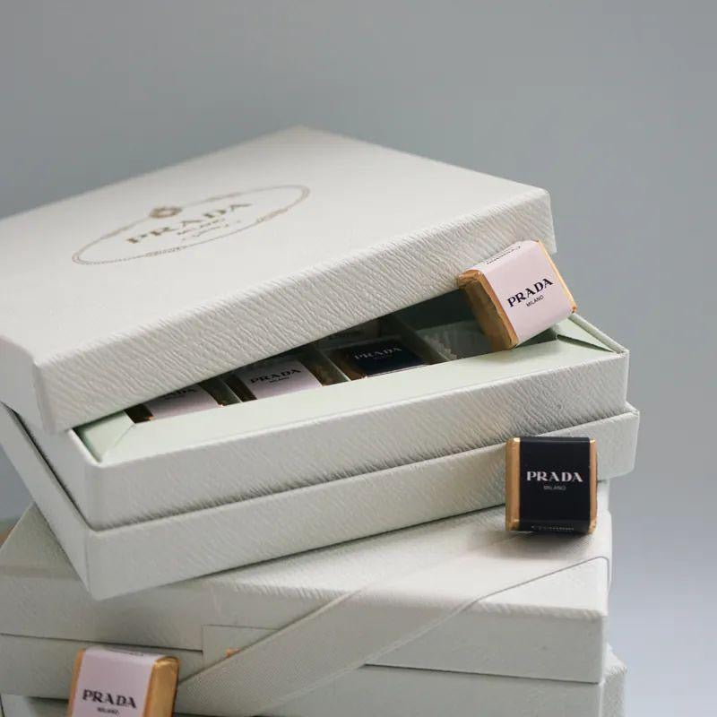 صندوق كريميني مشكّل - 12 قطعة

Assorted Cremini Box - 12 Pieces
