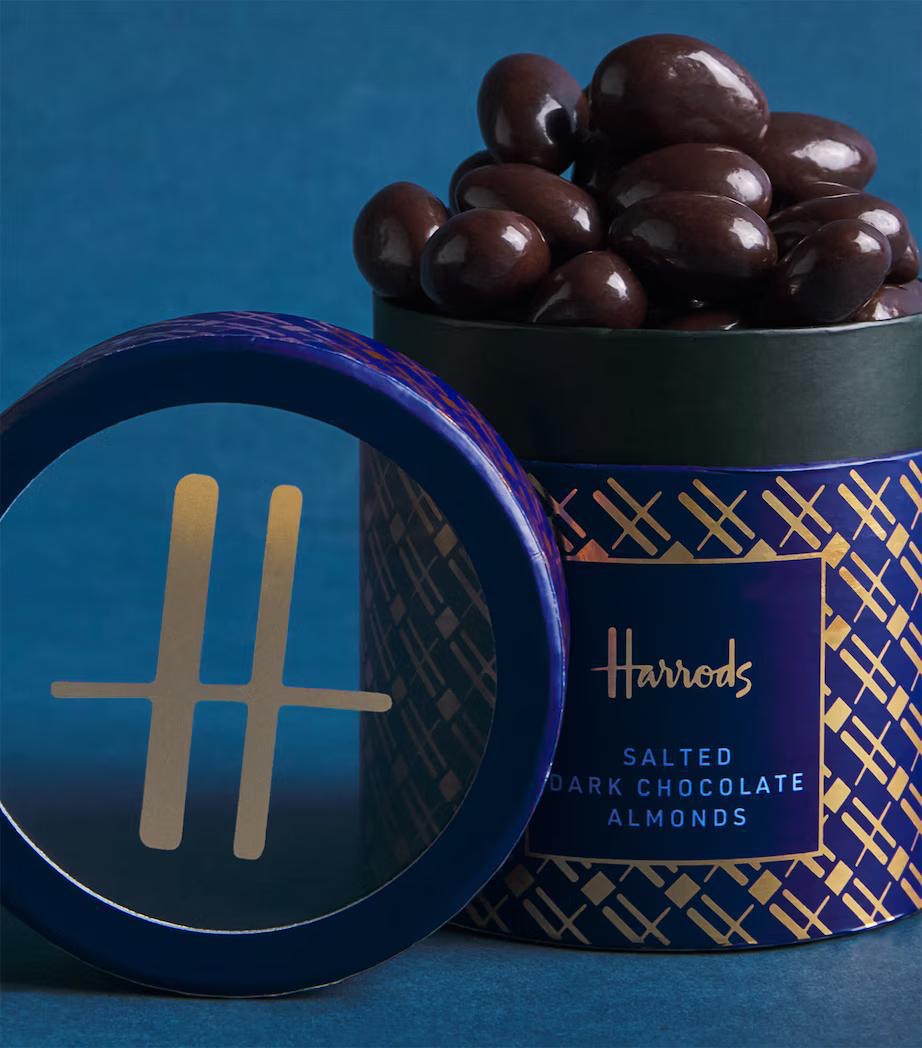 Salted Dark Chocolate Almonds (325g)
لوز بالشوكولاتة الداكنة المملحة (325 غرام)