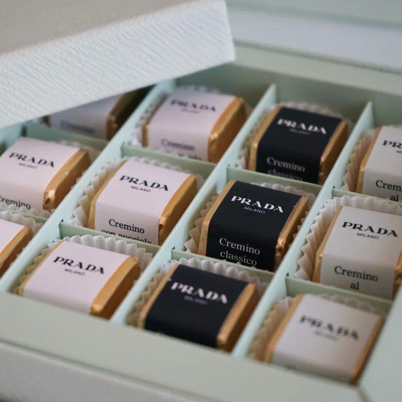 صندوق كريميني مشكّل - 12 قطعة

Assorted Cremini Box - 12 Pieces